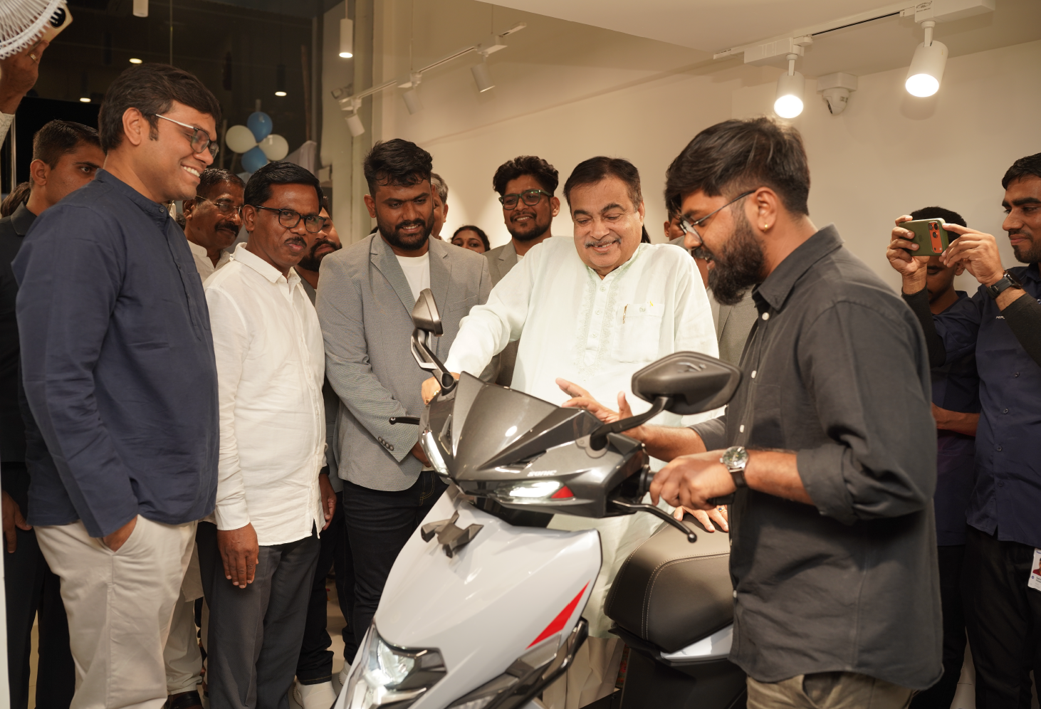 ‘सिंपल एनर्जी’चा नागपुरात पहिला स्टोअर सुरू