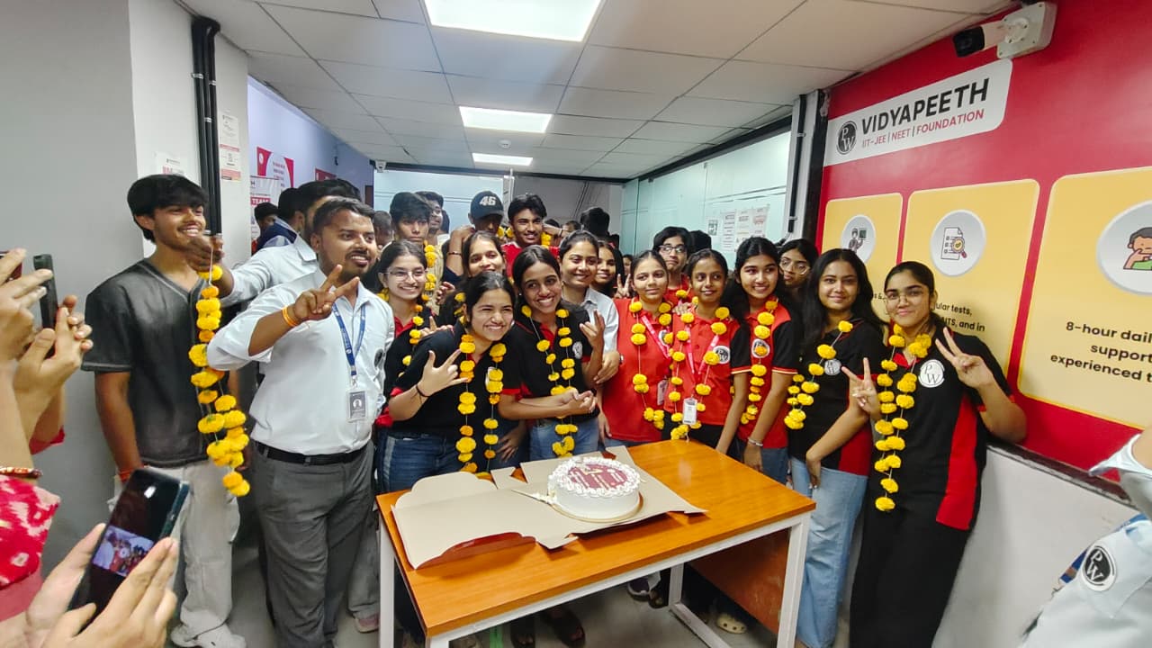 परफेक्ट 100 म्हणजेच पूर्ण गुण: फिजिक्सवाला विद्यार्थ्यांची CBSE इयत्ता 10 (2026) मध्ये शानदार कामगिरी
